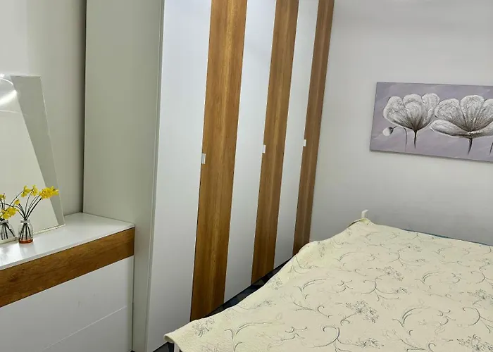 Lovely In The Center *